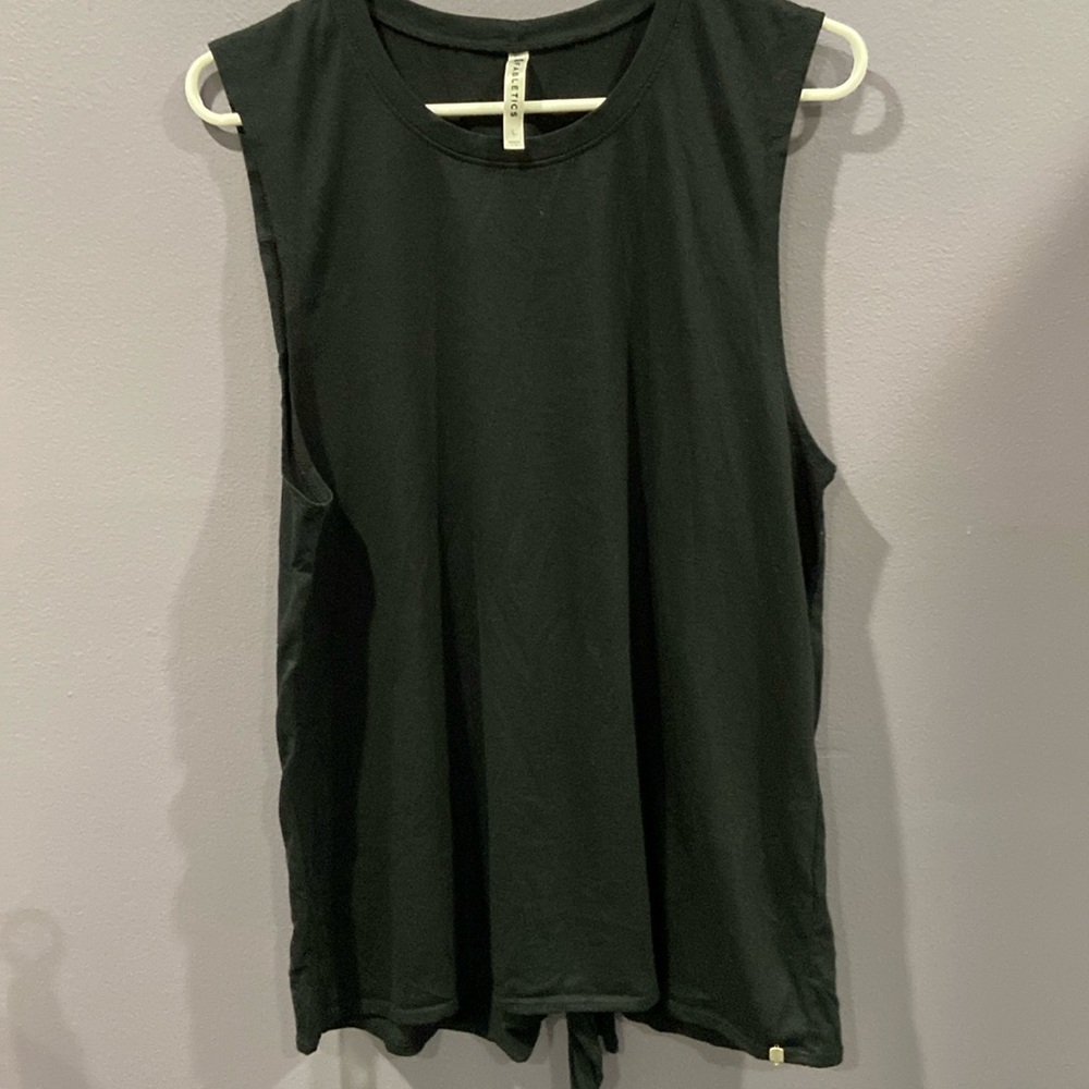 Woman’s size large Fabletics brand tank top in excellent condition.
ITEM #41